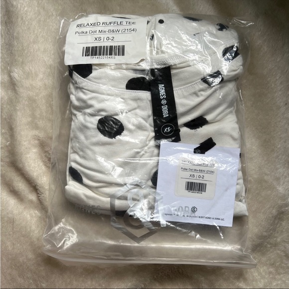 Agnes & Dora Relaxed Ruffle Tee - Picture 4 of 4